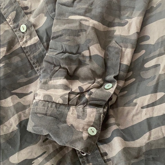 S a n c t u a r y • Camo button down shirt - Picture 7 of 11